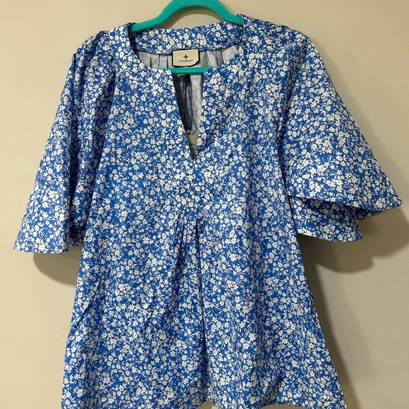 NWT Tuckernuck x Cameron Eubanks Wimberly blooms on broad Finley flutter top - Picture 2 of 6
